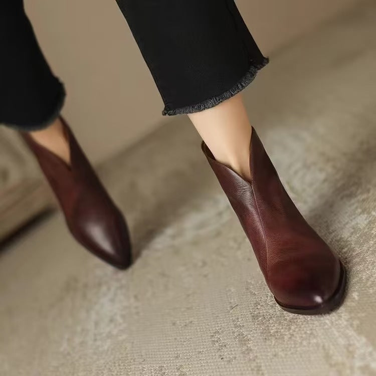 Damen nan spitze Chelsea-inspirierte Stiefelette mit asymmetrischem Schaft und mittelhohem Blockabsatz