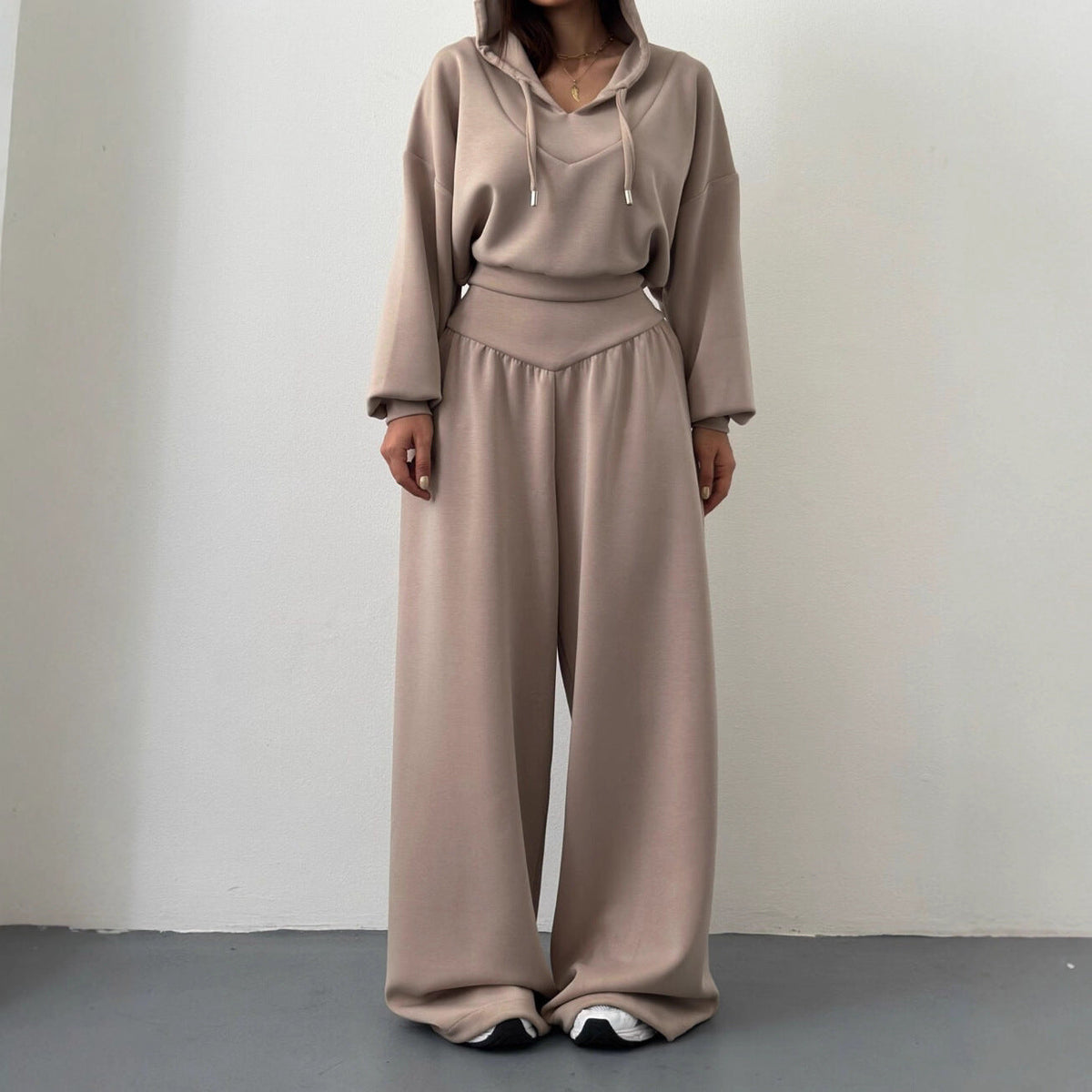 Damen nan luxuriöses Freizeitset Kapuzenpullover mit V-Ausschnittdetail und Culotte mit hoher Taille