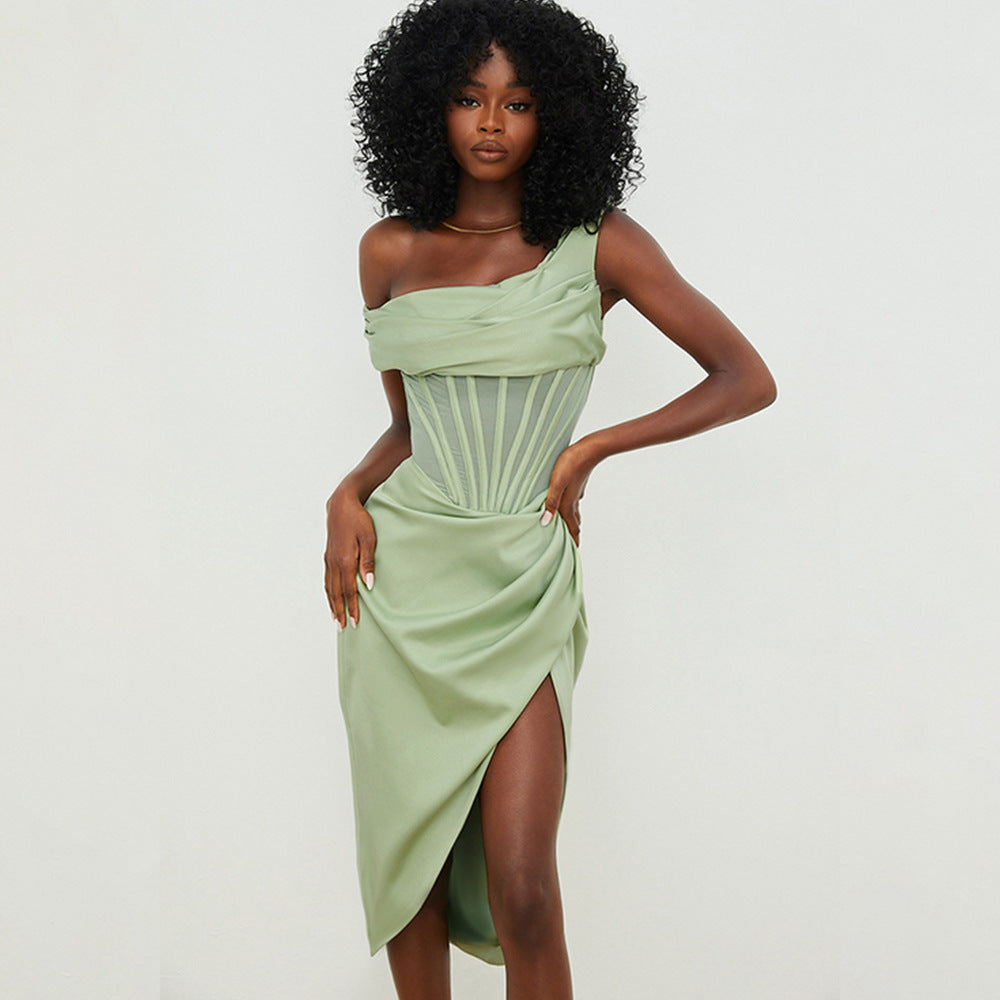 Damen Figurumspielendes Cocktailkleid mit asymmetrischem Schnitt und hohem Schlitz Selmira