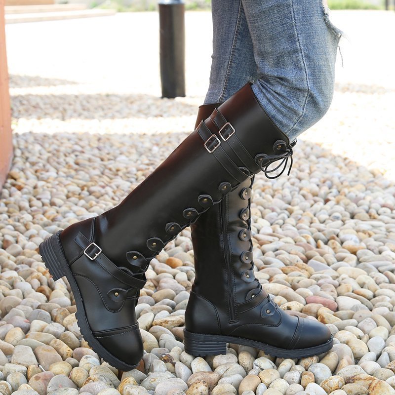 Damen nan kniehohe Schnürstiefel im Militär-Vintage Stil mit dekorativen Riemen und verstellbaren Schnallen