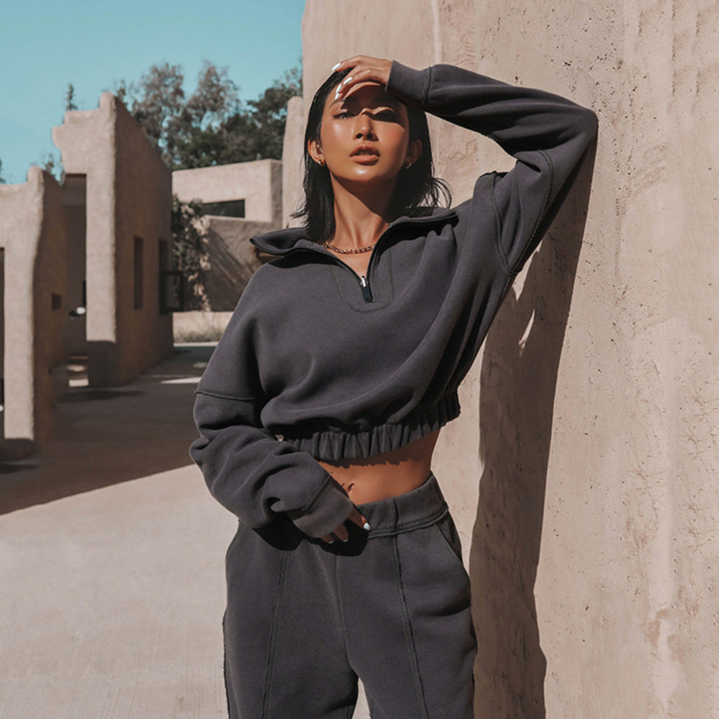 Damen nan kurzes Kapuzen-Sweatshirt mit halbem Reißverschluss elastischem Saum und Kontrastnähten