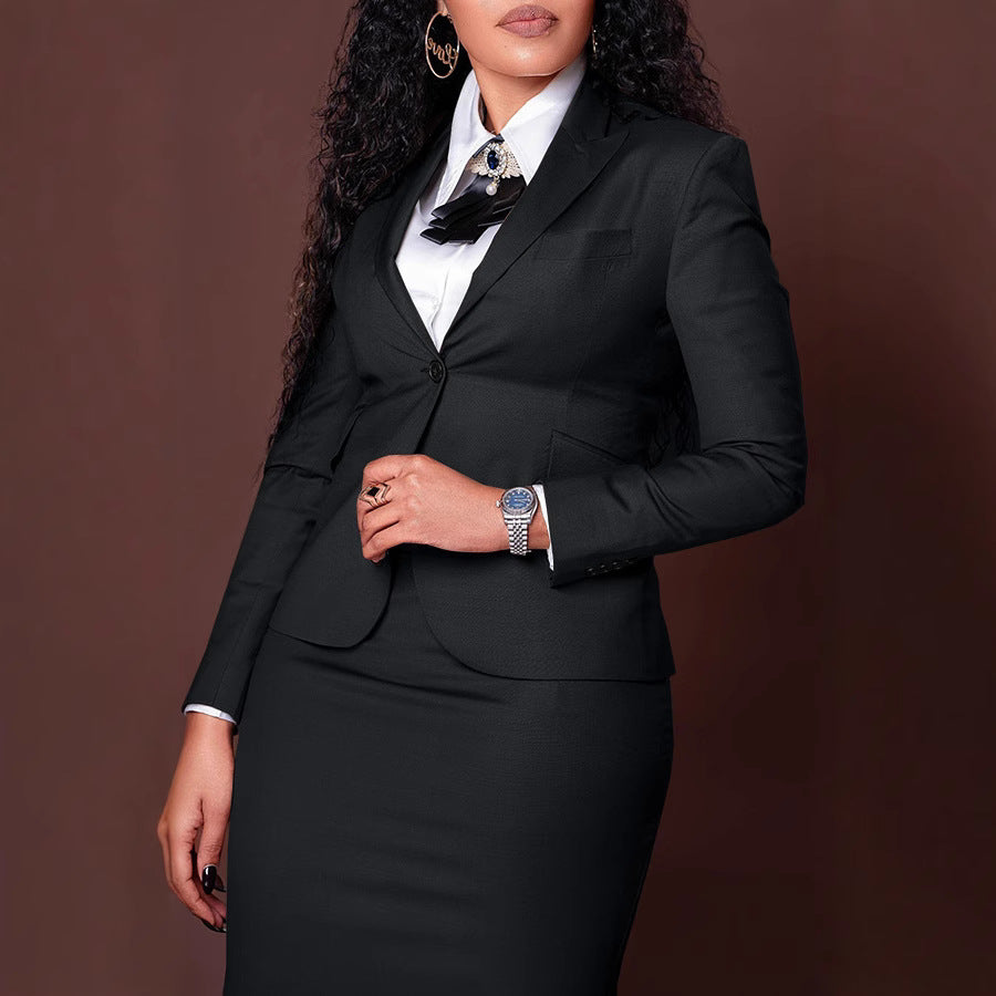Damen nan tailliertes Business-Kostüm mit kurzem Blazer und figurbetontem Bleistiftrock
