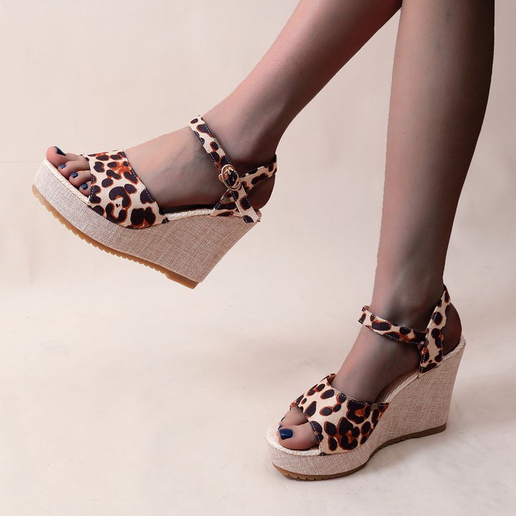 Damen Keil-Sandalen mit geflochtenem Riemendesign und komfortabler Sohle Selmira