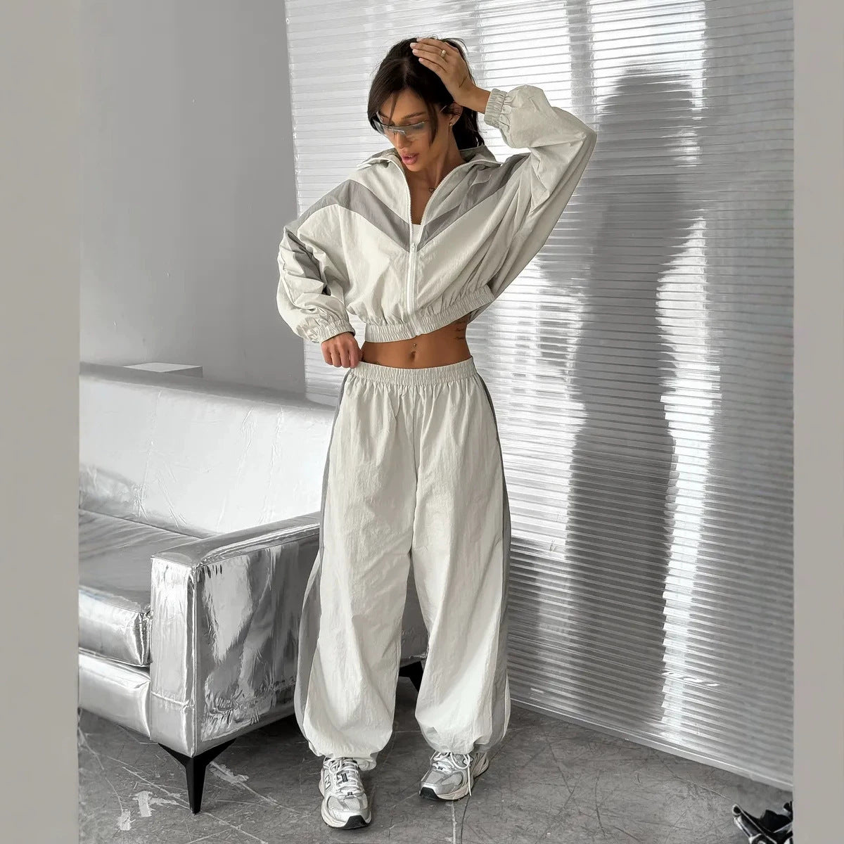 Damen nan Satin-Trackset mit Stehkragen, Chevron-Streifen und Kordelzug