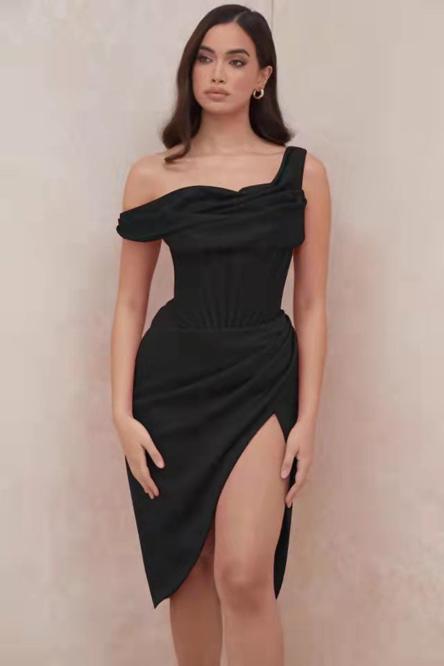Damen Figurumspielendes Cocktailkleid mit asymmetrischem Schnitt und hohem Schlitz Selmira
