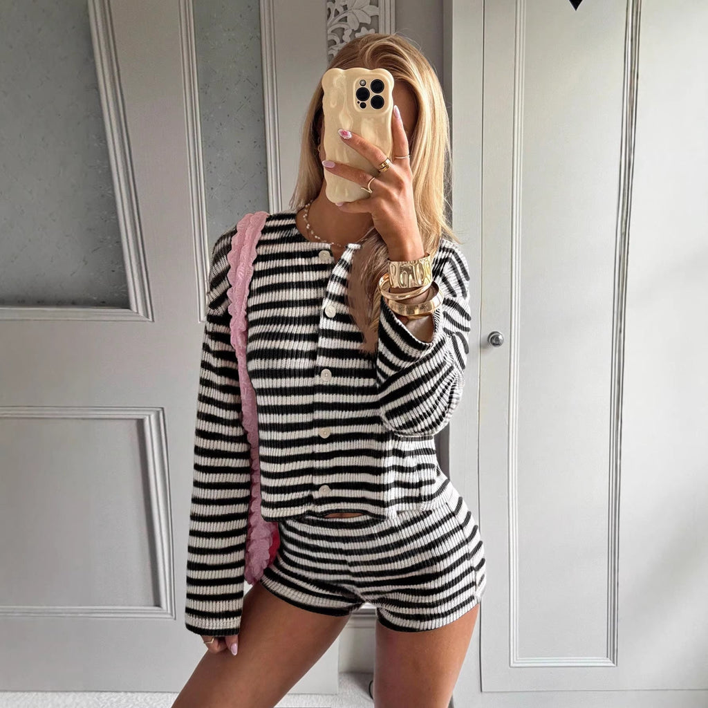 Damen nan gestreiftes Feinstrick-Loungewear-Set mit Knopfleiste und Highwaist-Shorts