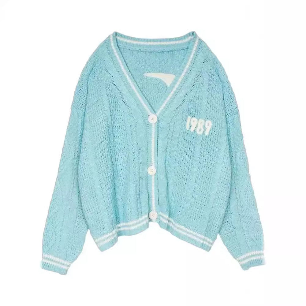 Damen nan kurze gestrickte V Ausschnitt Strickjacke mit Zopfmuster und Perlmuttknöpfen
