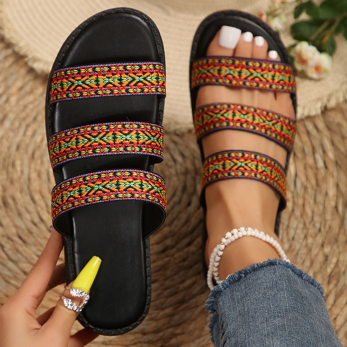 Damen Gemütliche Sommer-Sandalen mit bunten geflochtenen Riemen Selmira