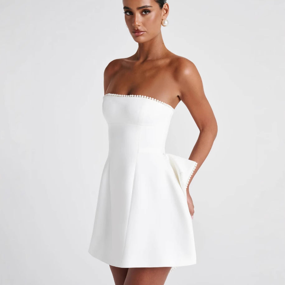 Damen Cocktailkleid mit schulterfreiem Design und perlenverziertem Saum Selmira