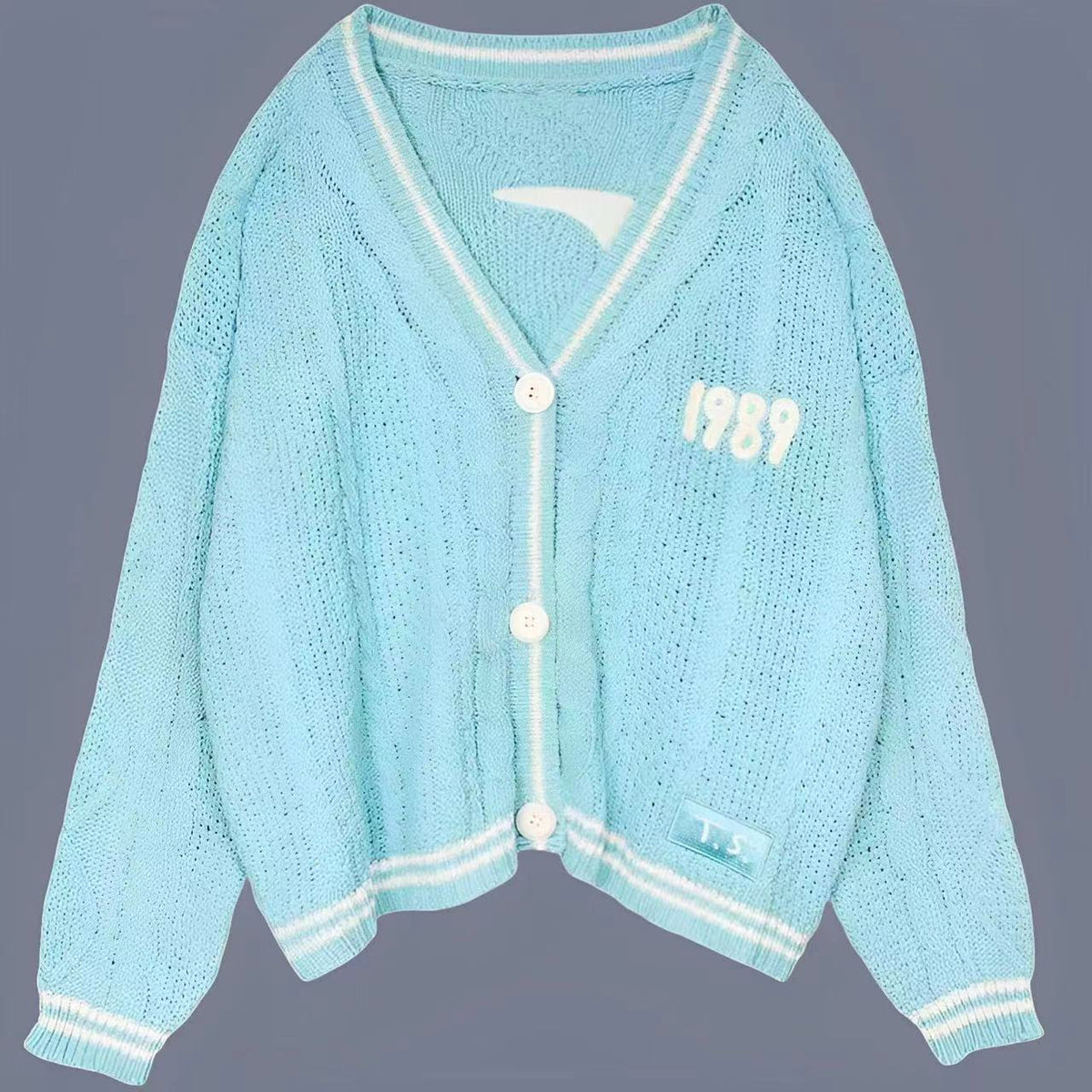 Damen nan kurze gestrickte V Ausschnitt Strickjacke mit Zopfmuster und Perlmuttknöpfen