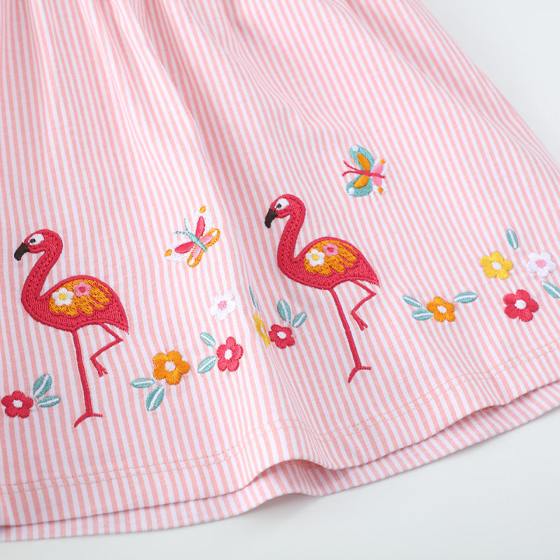 Mädchen Sommerkleid mit floralem Design und verspielten Flamingo-Applikationen