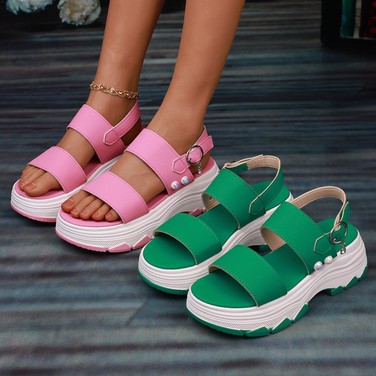 Damen Komfortable Plateau-Sandalen mit breiten Riemen und innovativer Sohle Selmira