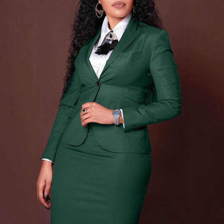 Damen nan tailliertes Business-Kostüm mit kurzem Blazer und figurbetontem Bleistiftrock