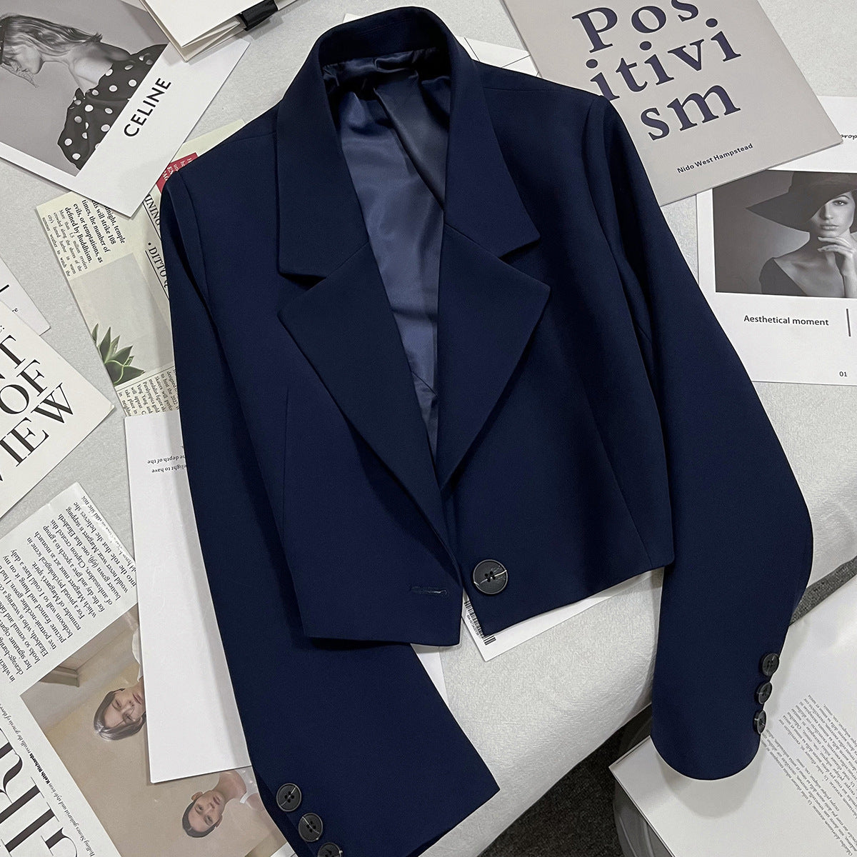 Damen nan kurzer taillierter Blazer mit markantem Revers und Ein-Knopf-Verschluss