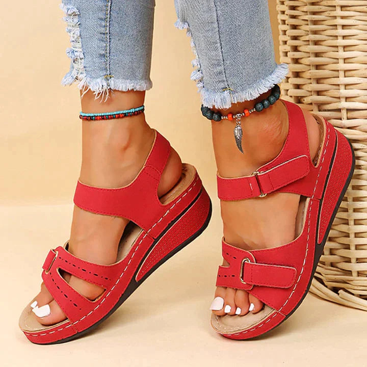 Selmira - Bequeme orthopädische Sandalen mit Keilabsatz
