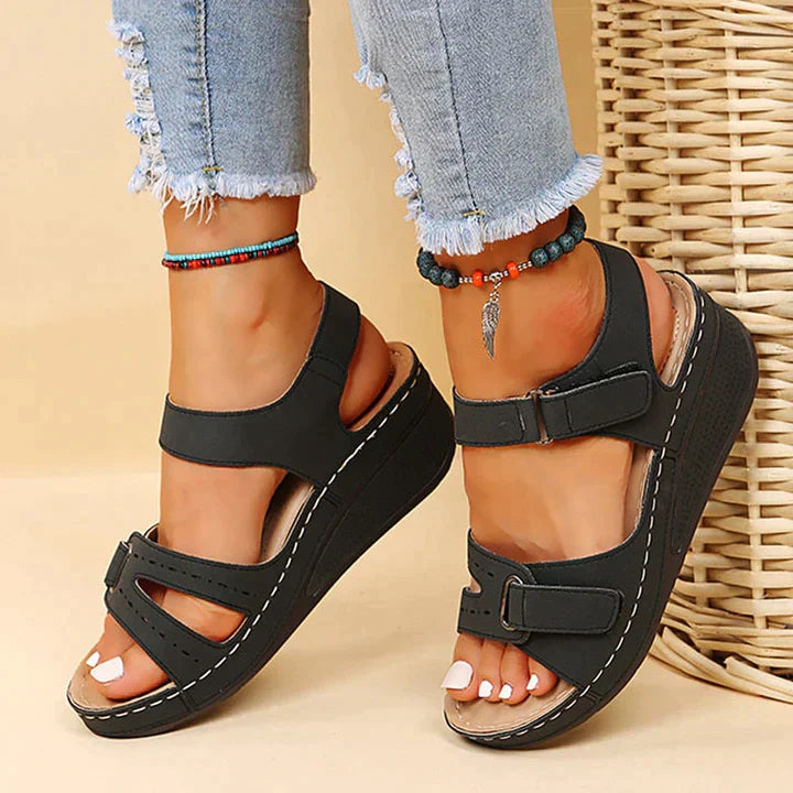 Selmira - Bequeme orthopädische Sandalen mit Keilabsatz