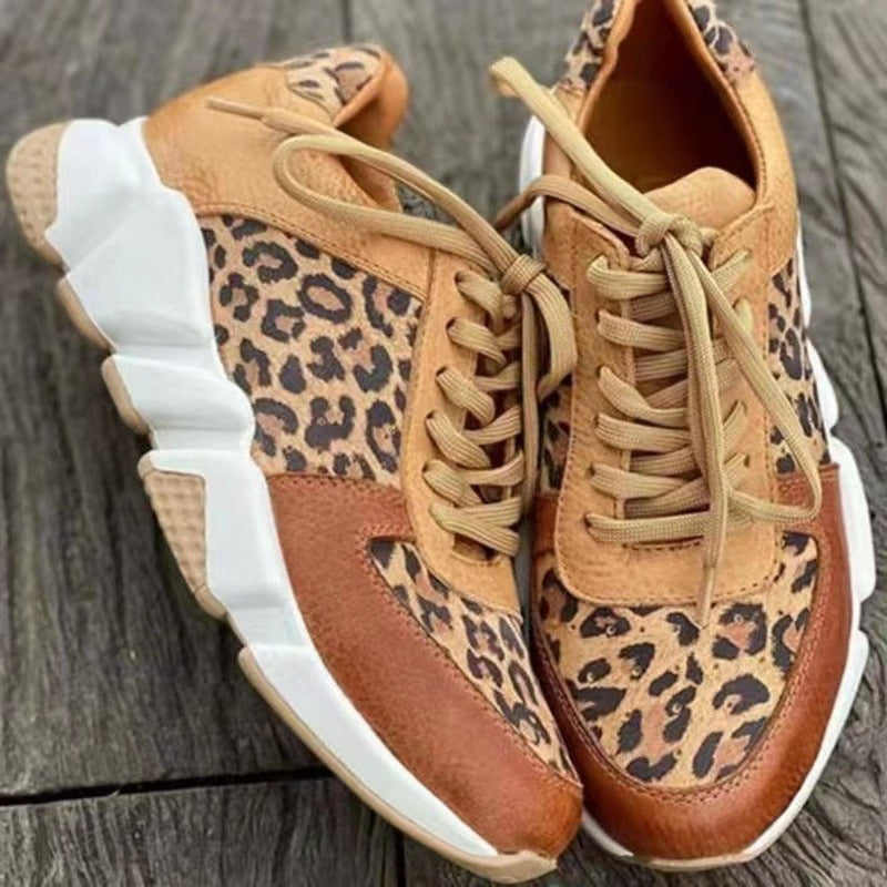 Bequeme Damenschuhe mit Leopardenmuster