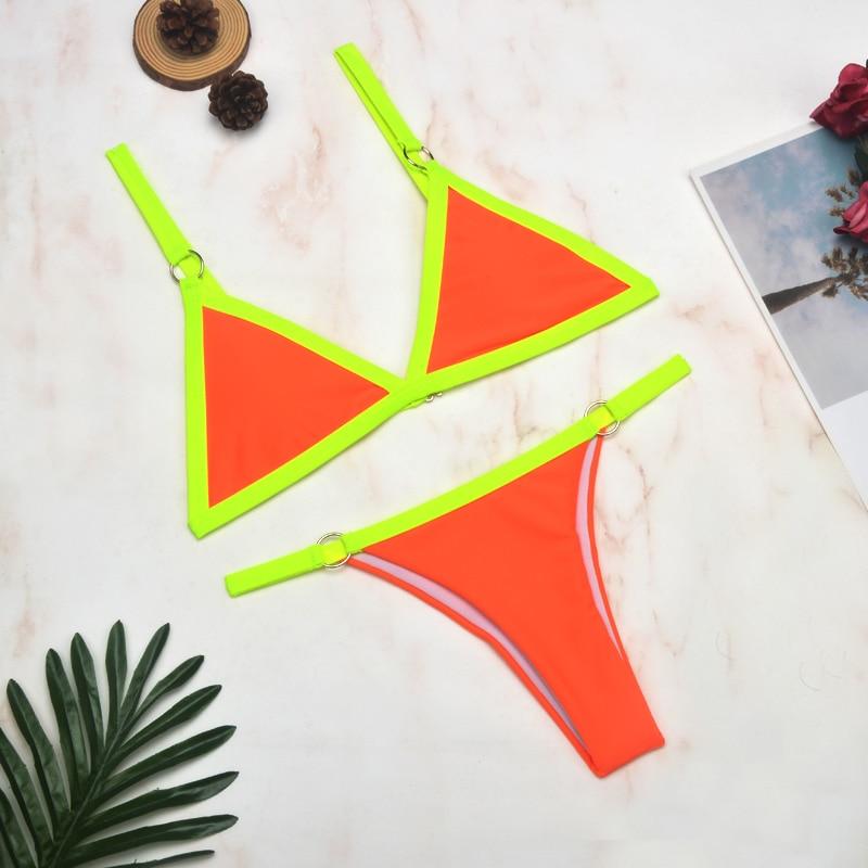 Selmira Zweiteiliger Bikini-Badeanzug mit goldfarbigen Metallringen und dreieckigen Körbchen