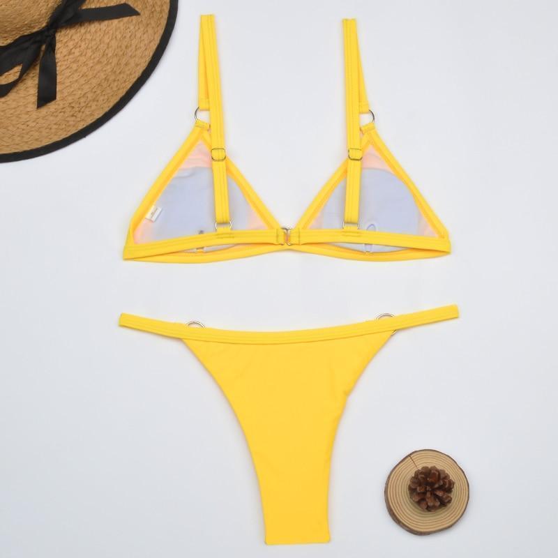 Selmira Zweiteiliger Bikini-Badeanzug mit goldfarbigen Metallringen und dreieckigen Körbchen