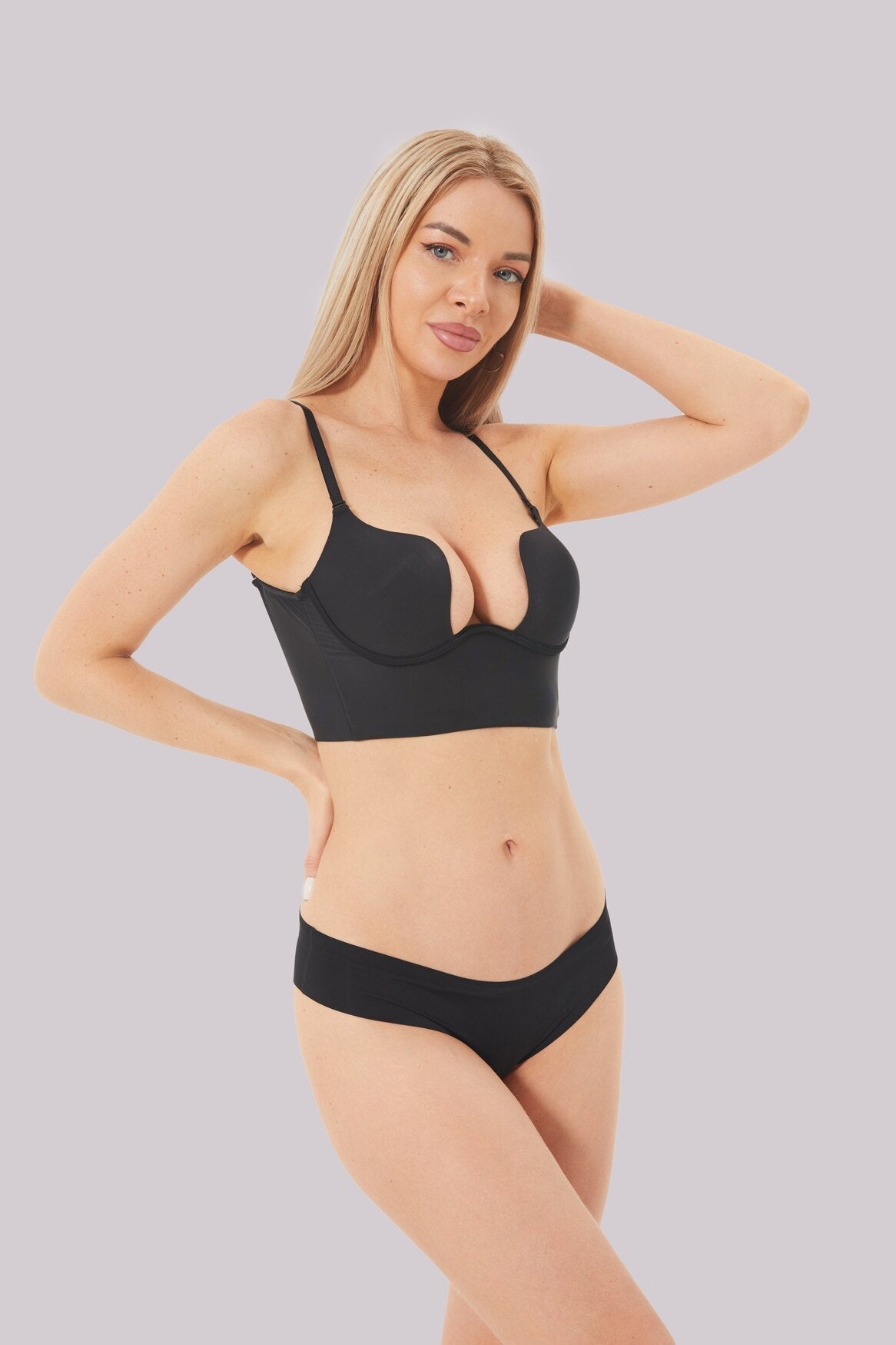 Selmira Ivy - Unsichtbarer BH mit tiefem Ausschnitt