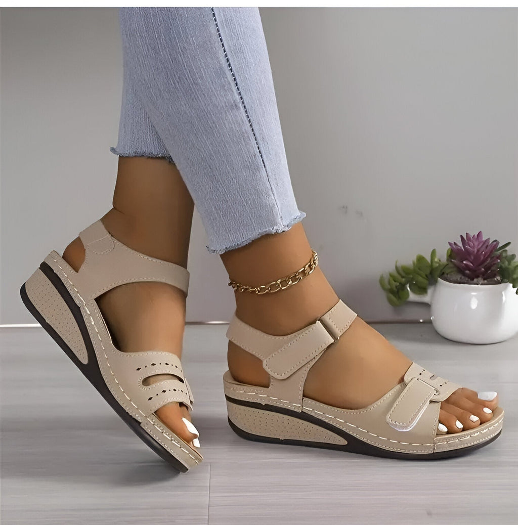 WEICHE ELEGANCE-KEILSANDALEN